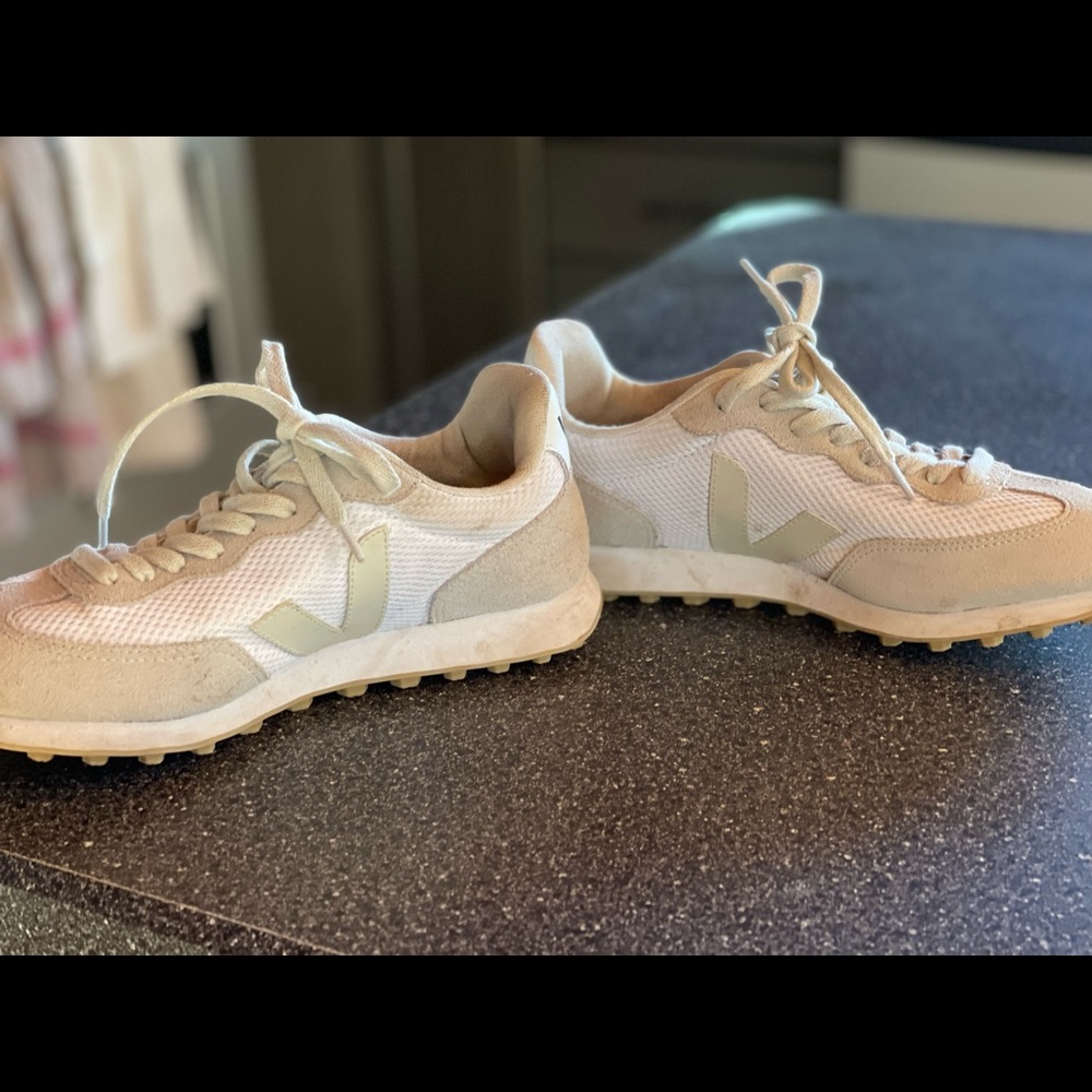 Veja Women's Sneakers White and Light Green - Picture 7 of 9